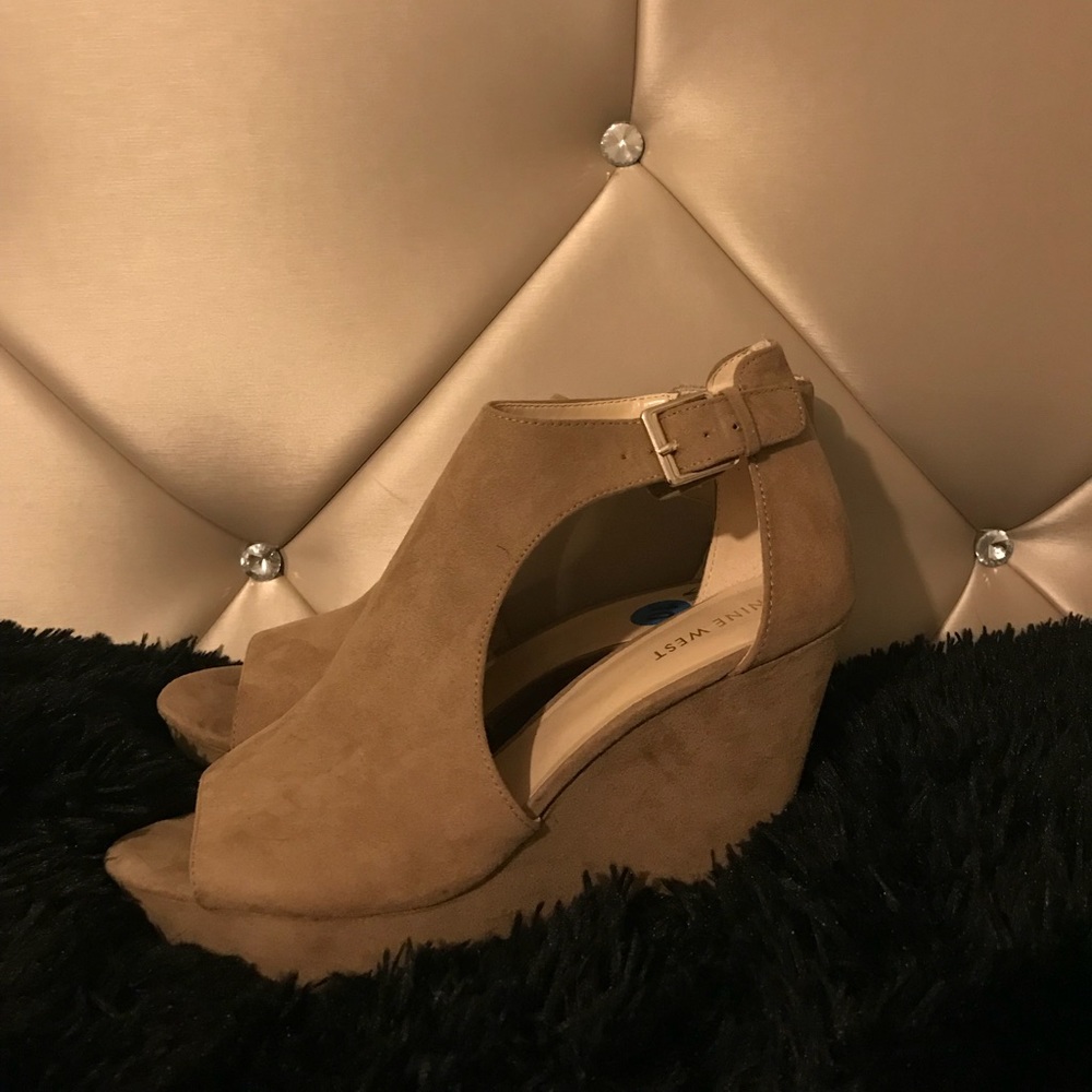 ✨ NINE WEST ✨ Nude Wedges
